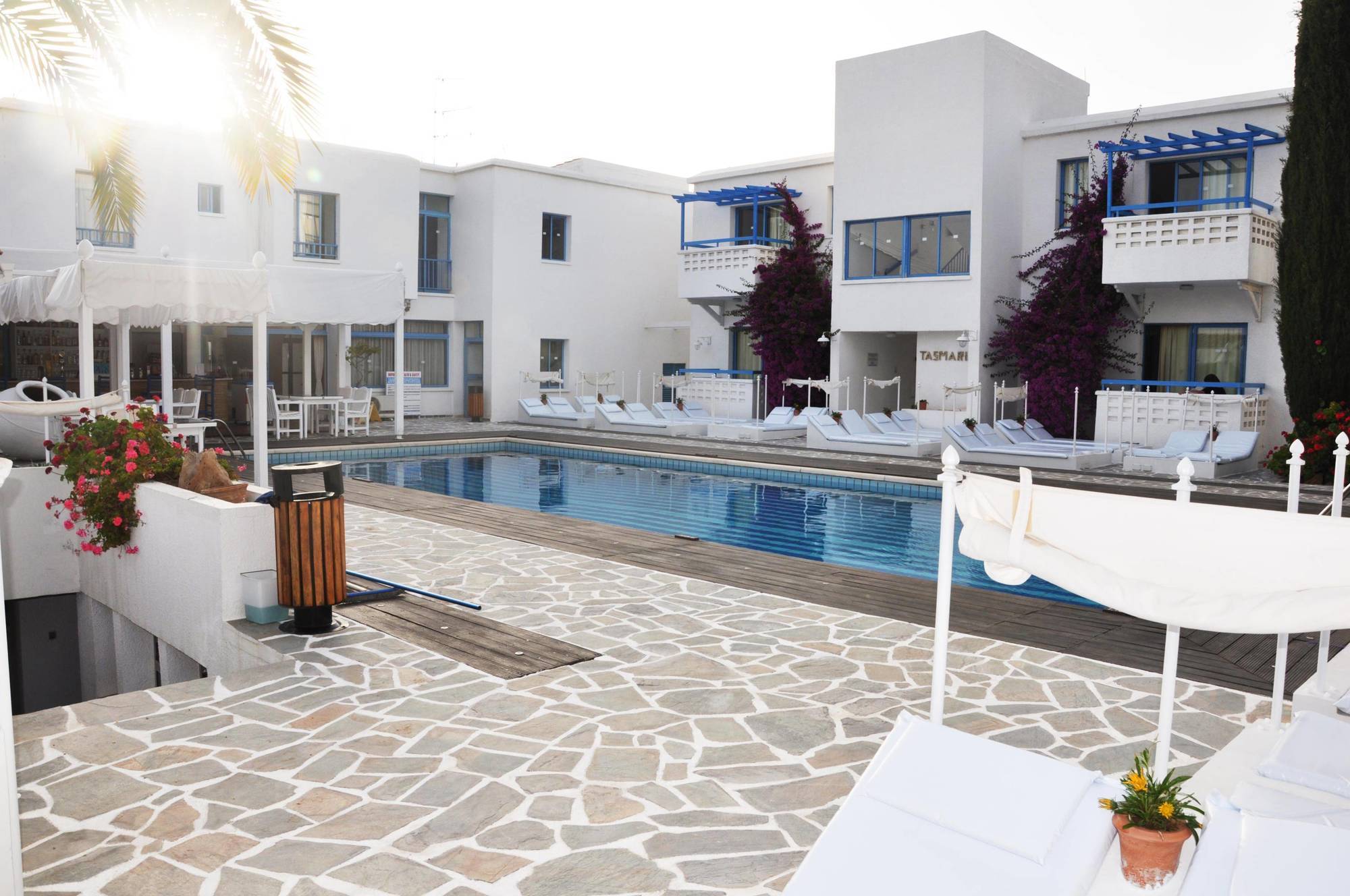 Tasmaria Aparthotel 파포스 외부 사진