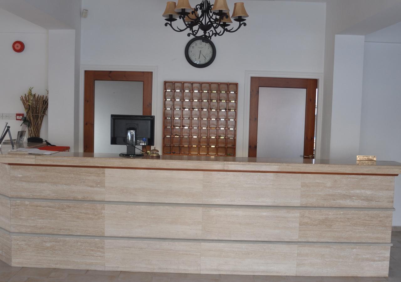 Tasmaria Aparthotel 파포스 외부 사진